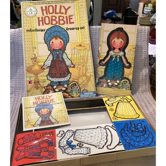 2017 Holly Hobbie Colorforms Classics Dress Up Set Toy Paper Doll with 4 Outfits - Picture 1 of 16